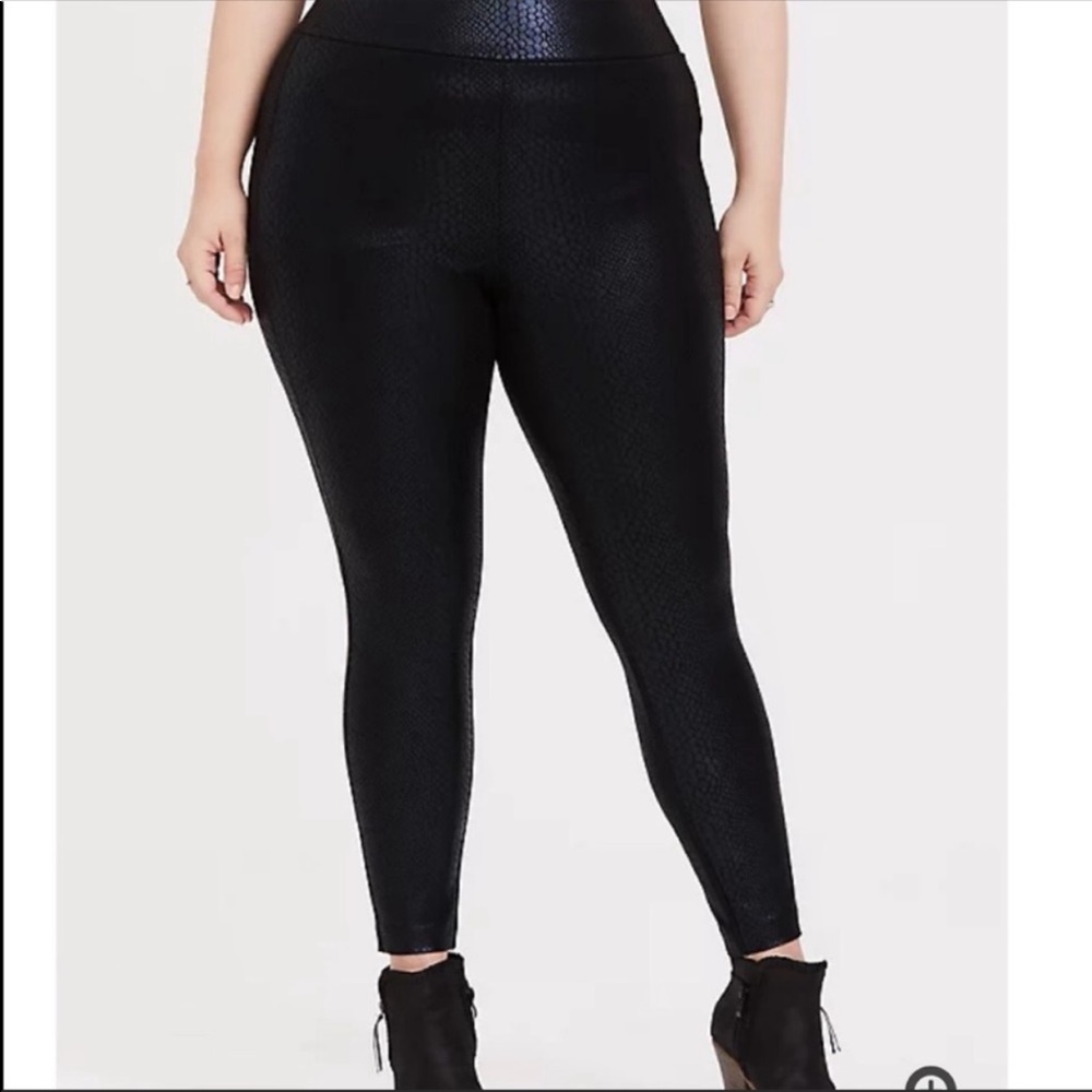 Torrid Black Tonal Snake Pixie Pant Size 4R